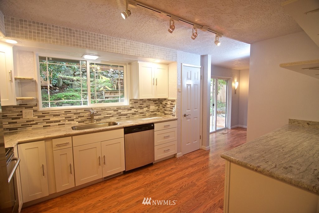 23422 Locust Way Bothell, WA 98021 - Photo 5 of 20