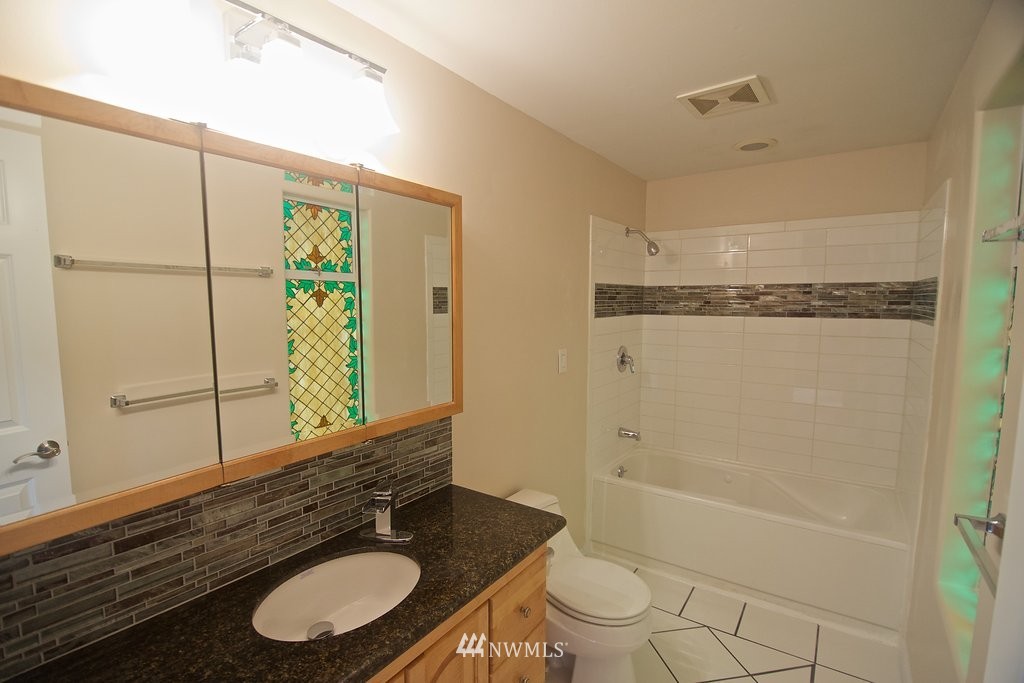 23422 Locust Way Bothell, WA 98021 - Photo 10 of 20