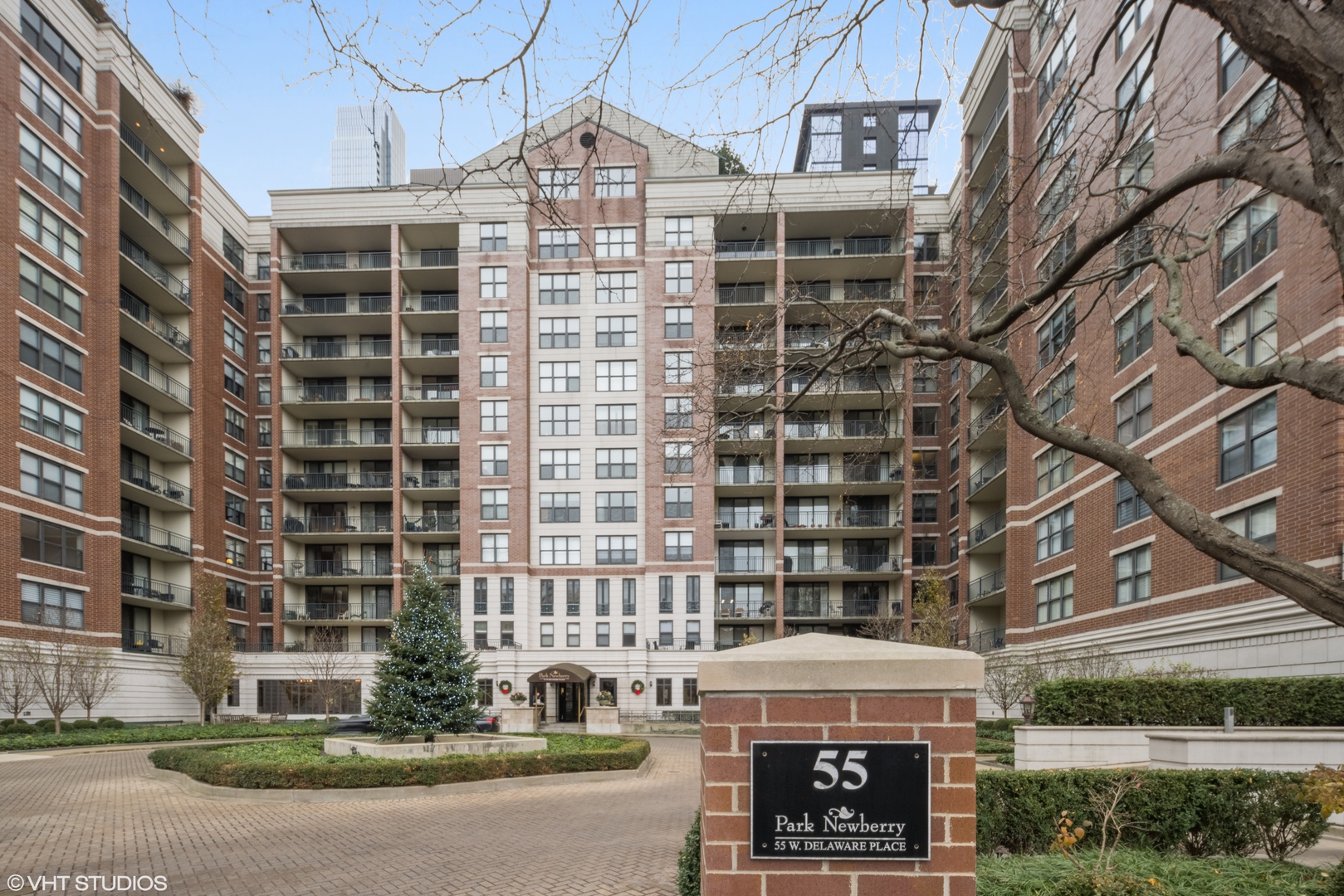 55 West Delaware Place, Unit 613 Chicago, IL 60610 - Photo 1 of 29 front view of a building