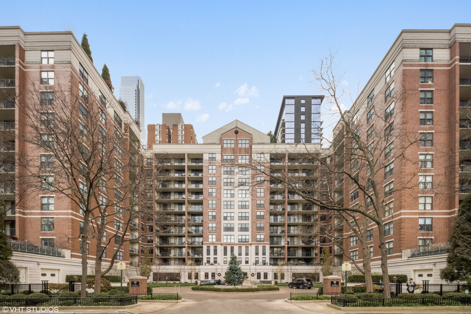 55 West Delaware Place, Unit 613 Chicago, IL 60610 - Photo 29 of 29 a view of a tall building