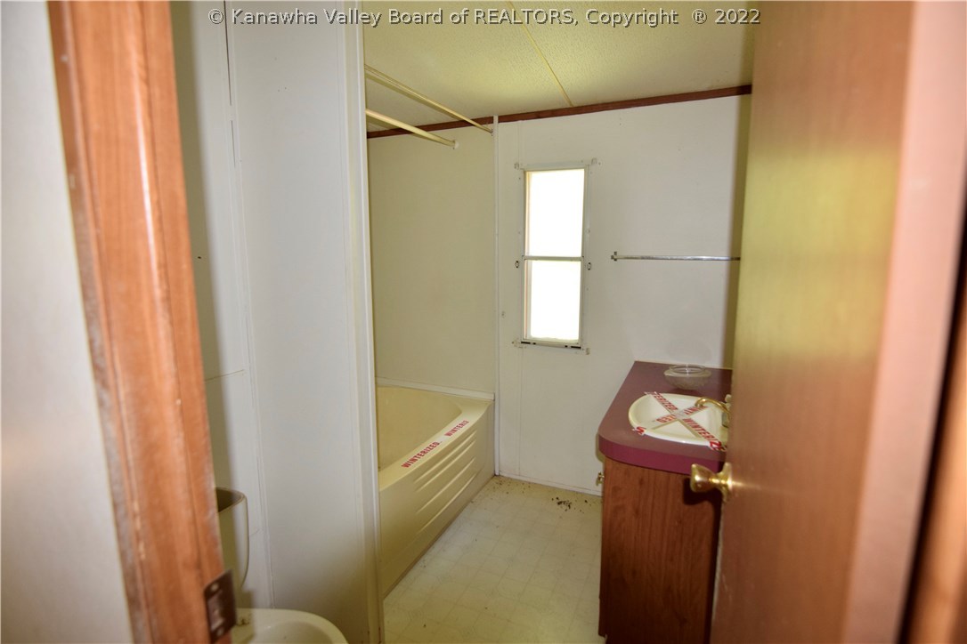 2553 Hollywood Road Newton, WV 25266 - Photo 10 of 10 Gallery Image 10