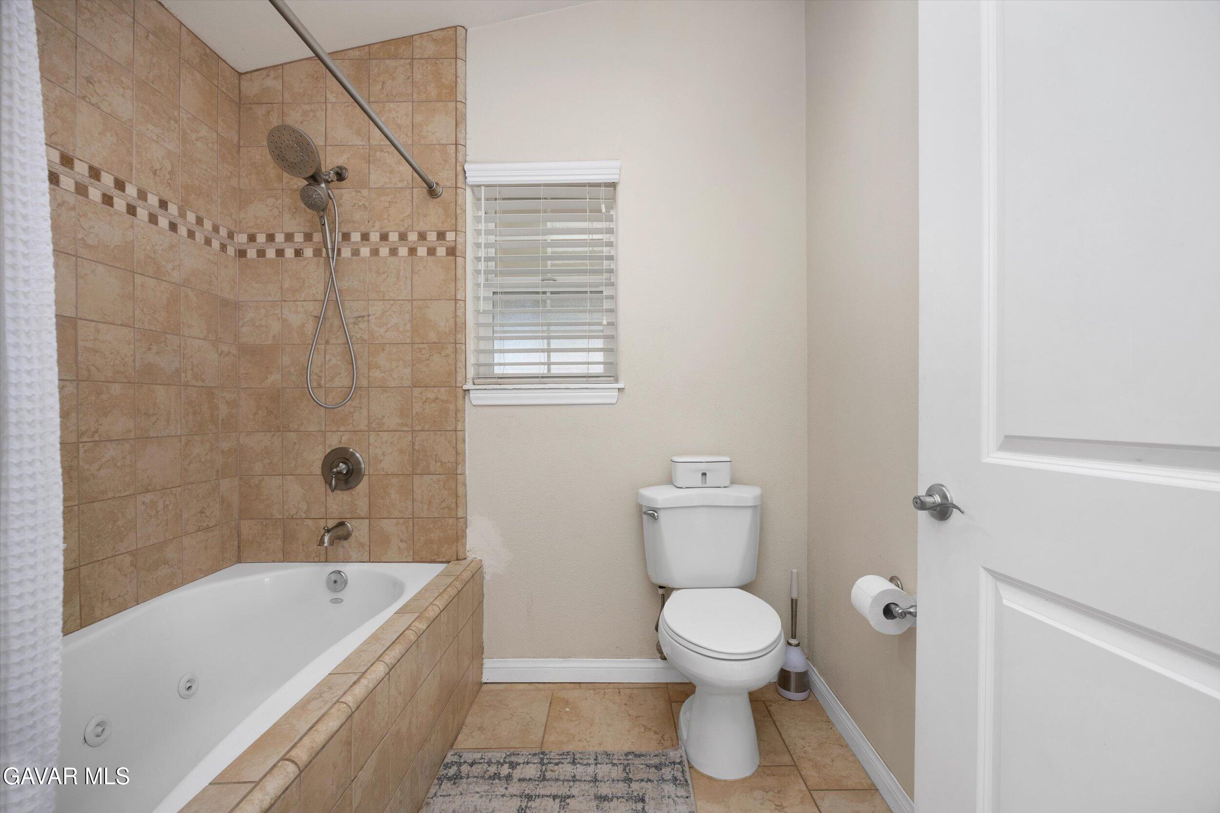 4961 Montiverde Road Mojave, CA 93501 - Photo 35 of 57 a bathroom with a toilet and a bathtub