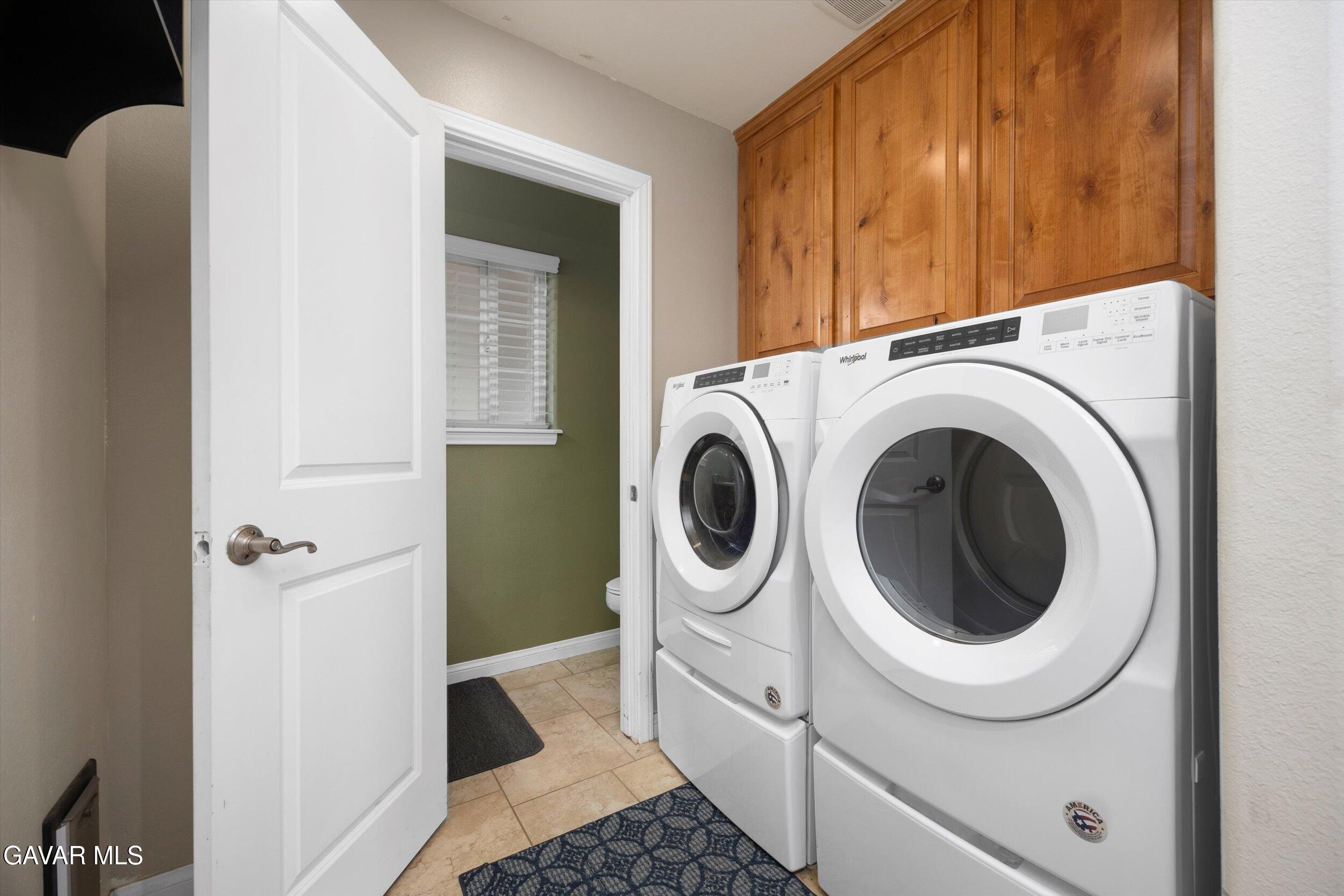 4961 Montiverde Road Mojave, CA 93501 - Photo 45 of 57 a utility room with dryer and washer