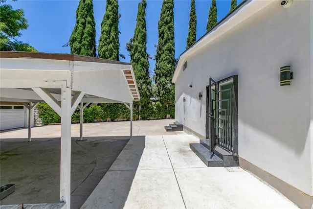 $1,985,000 | 17800 Raymer Street, Northridge, CA 91325