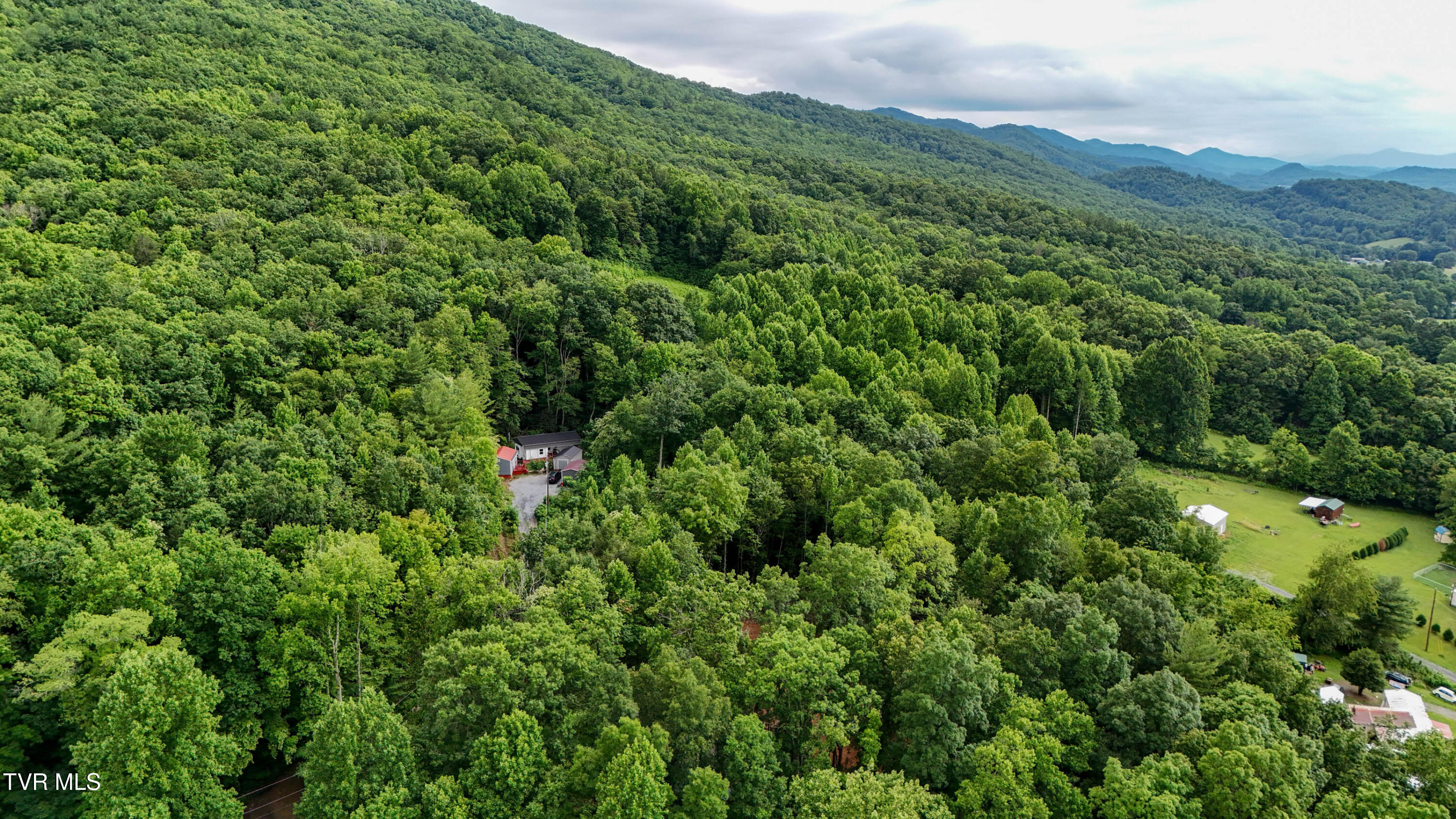 180 Bill Nave Loop, Unit 6 Elizabethton, TN 37643 - Photo 7 of 21 6-print-180 Bill Nave Loop Drone JF-7