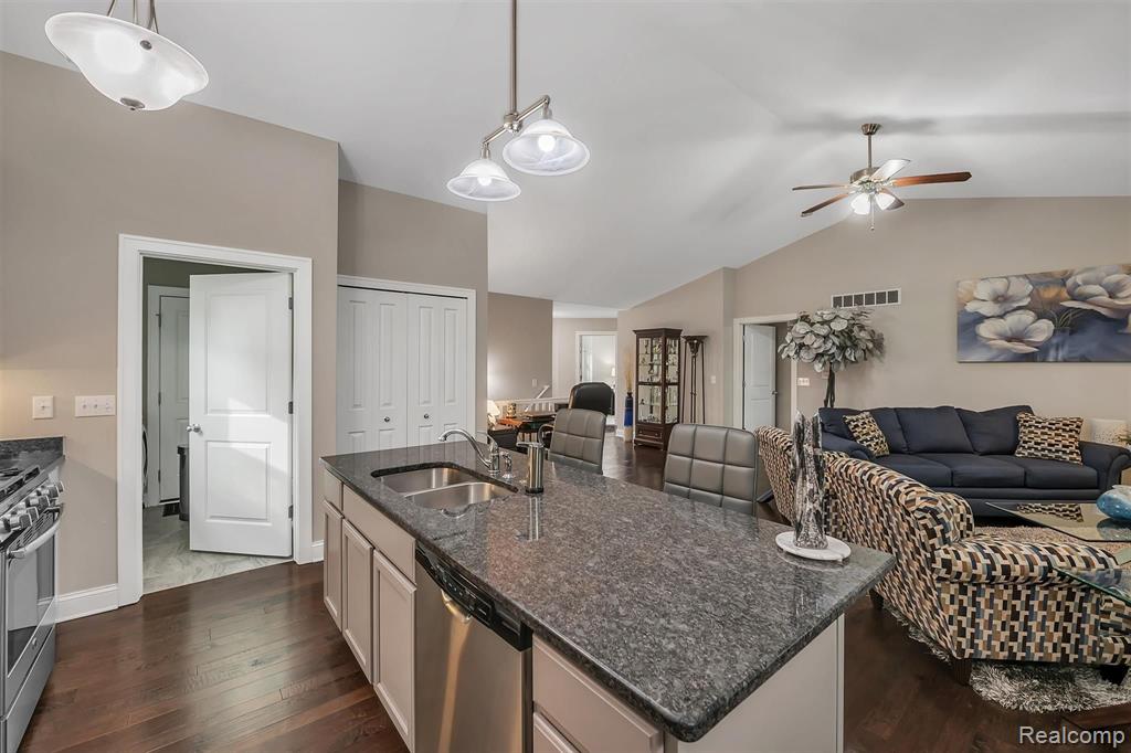 147 Sedum Road Howell, MI 48843 - Photo 8 of 34