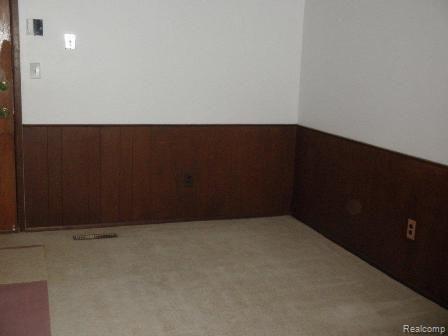 31919 West 13 Mile Road Farmington, MI 48334 - Photo 7 of 20 Family Room (B).jpg