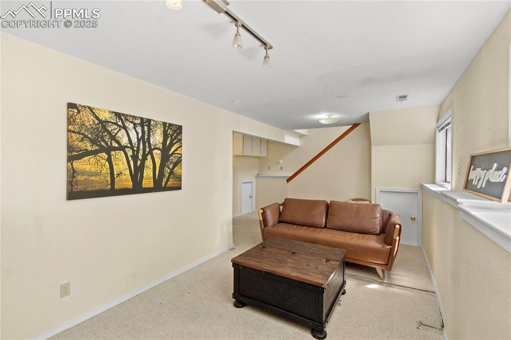 1215 Sunset Road Colorado Springs, CO 80909 - Photo 27 of 40 Family/flex space