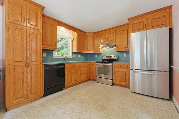 $429,900 | 98 Pleasant Street, Franklin, MA 02038