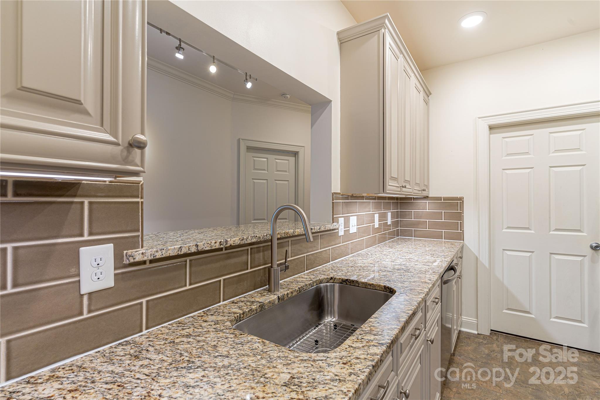5601 Fairview Road, Unit 22 Charlotte, NC 28209 - Photo 4 of 28