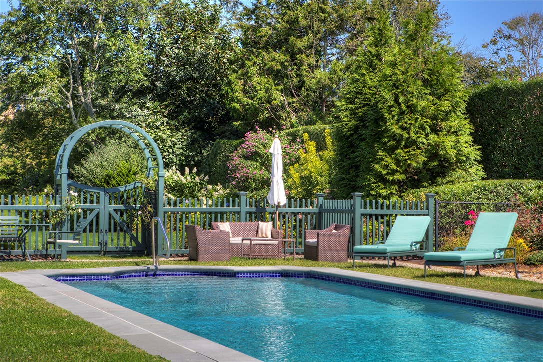 225 Ruggles Avenue Newport, RI 02840 - Photo 11 of 40