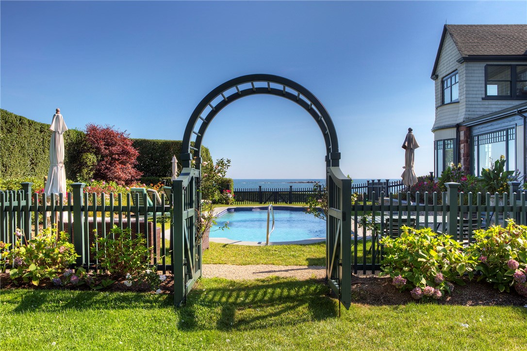 225 Ruggles Avenue Newport, RI 02840 - Photo 12 of 40