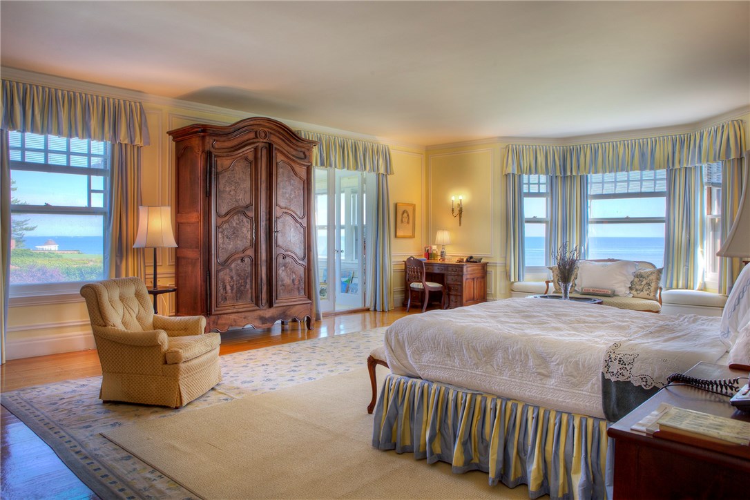 225 Ruggles Avenue Newport, RI 02840 - Photo 27 of 40 Master suite