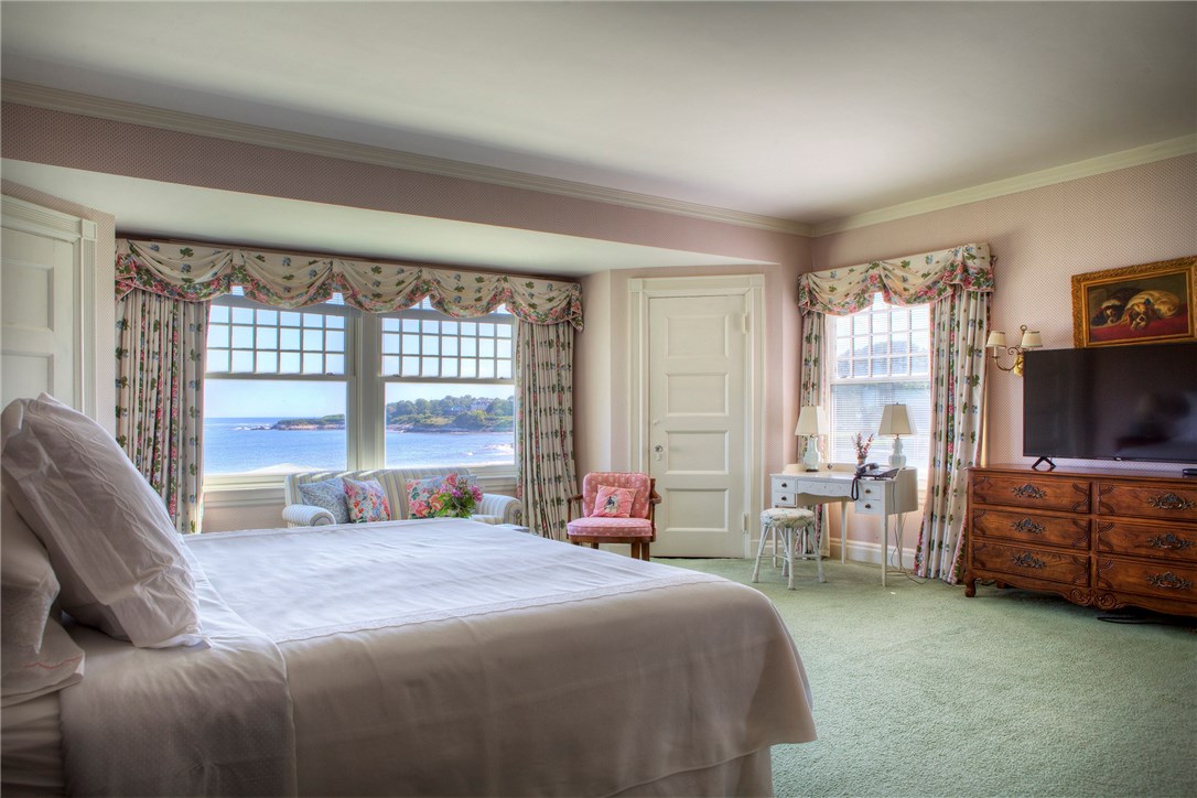 225 Ruggles Avenue Newport, RI 02840 - Photo 28 of 40 Guest room on the water side.