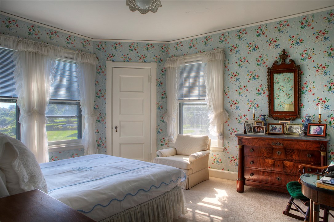 225 Ruggles Avenue Newport, RI 02840 - Photo 30 of 40 Guest room