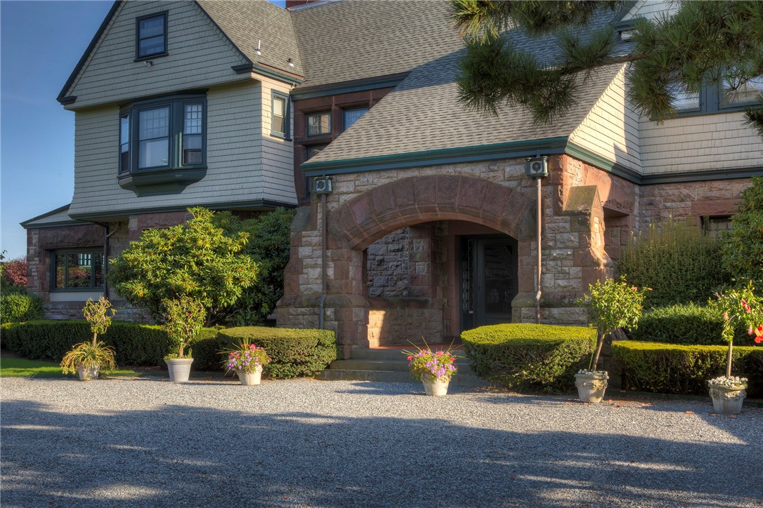 225 Ruggles Avenue Newport, RI 02840 - Photo 6 of 40 Main front entrance