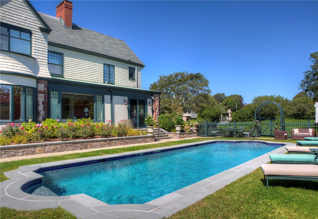 225 Ruggles Avenue Newport, RI 02840 - Photo 9 of 40