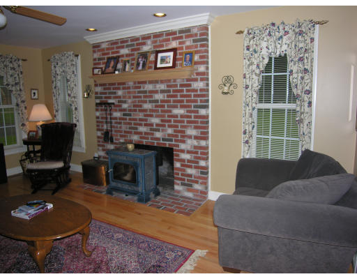 26 Scotland Road Hatfield, MA 01038 - Photo 2 of 11