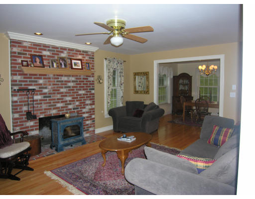 26 Scotland Road Hatfield, MA 01038 - Photo 3 of 11