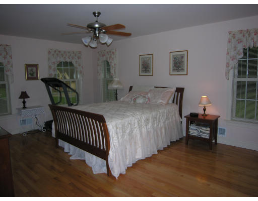 26 Scotland Road Hatfield, MA 01038 - Photo 8 of 11