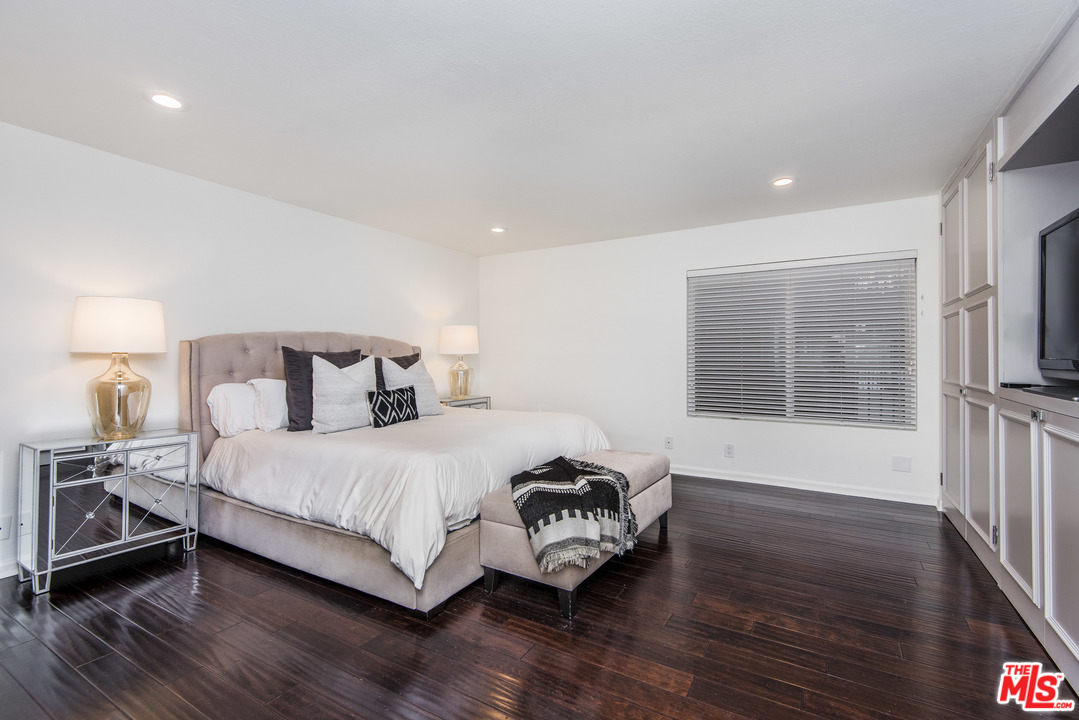 4200 Vía Dolce, Unit 129 Marina del Rey, CA 90292 - Photo 12 of 30 a spacious bedroom with a bed and a large window