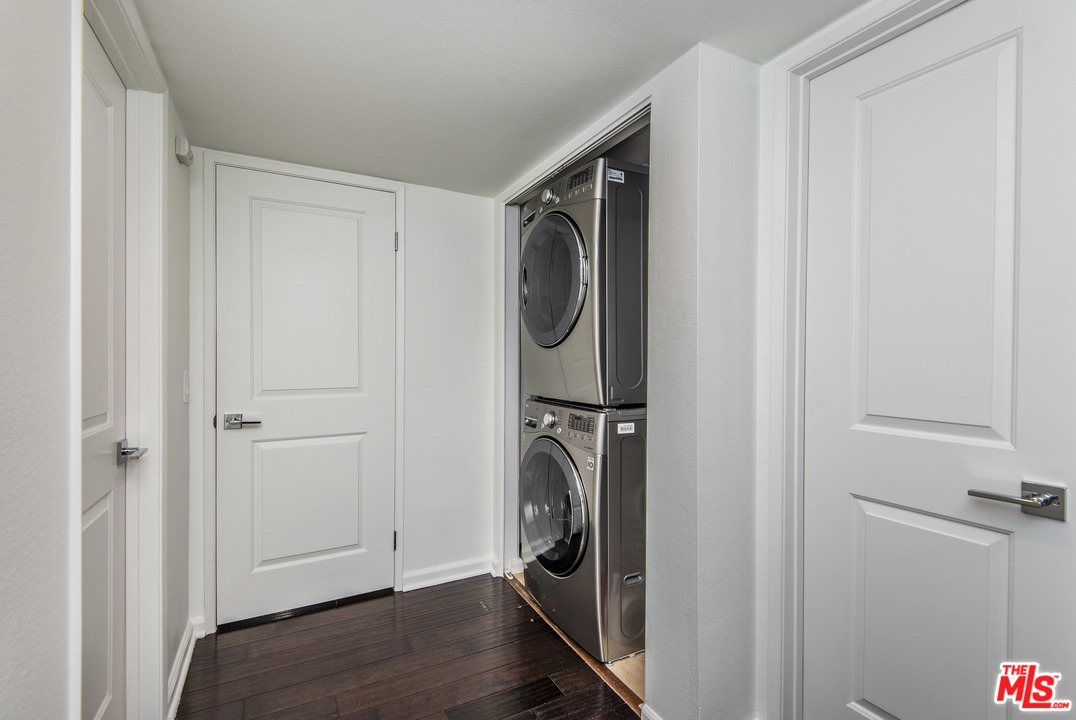4200 Vía Dolce, Unit 129 Marina del Rey, CA 90292 - Photo 19 of 30 a view of bathroom with washer and dryer