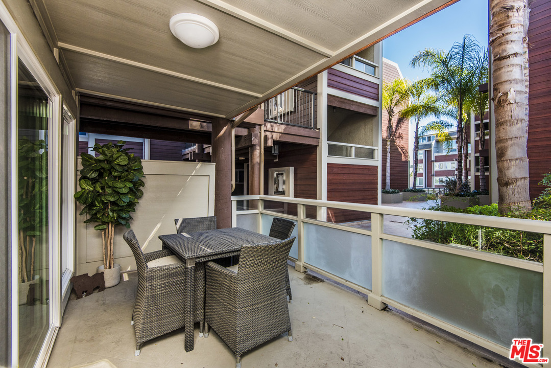 4200 Vía Dolce, Unit 129 Marina del Rey, CA 90292 - Photo 20 of 30 a view of outdoor kitchen and dining space