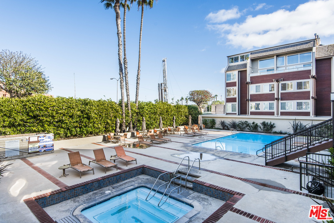 4200 Vía Dolce, Unit 129 Marina del Rey, CA 90292 - Photo 23 of 30 a view of a house with backyard and sitting area