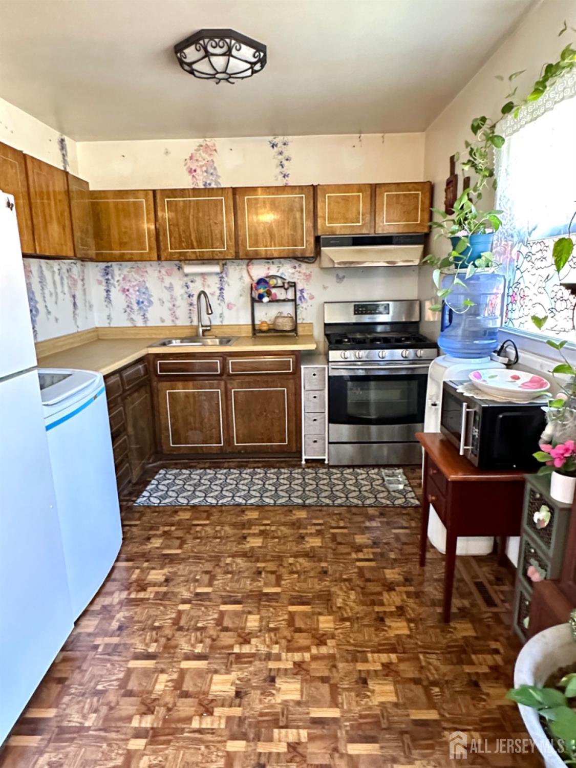 3 Joline Road Kendall Park, NJ 08824 - Photo 7 of 18 Gallery Image 7