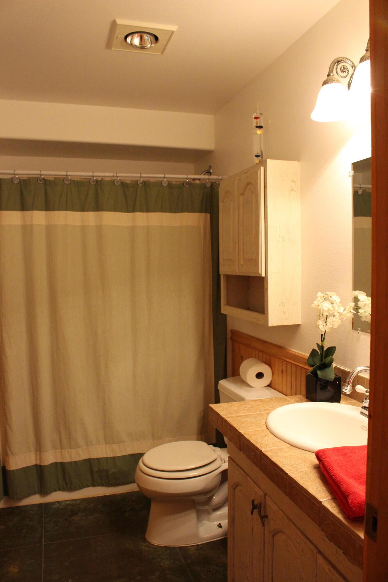 17872 Old Wood Road Bend, OR 97707 - Photo 20 of 28 16. Downstairs Bathroom
