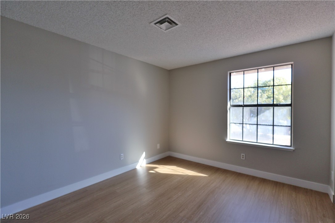 208 Roland Wiley Road Las Vegas, NV 89145 - Photo 13 of 26 Gallery Image 13