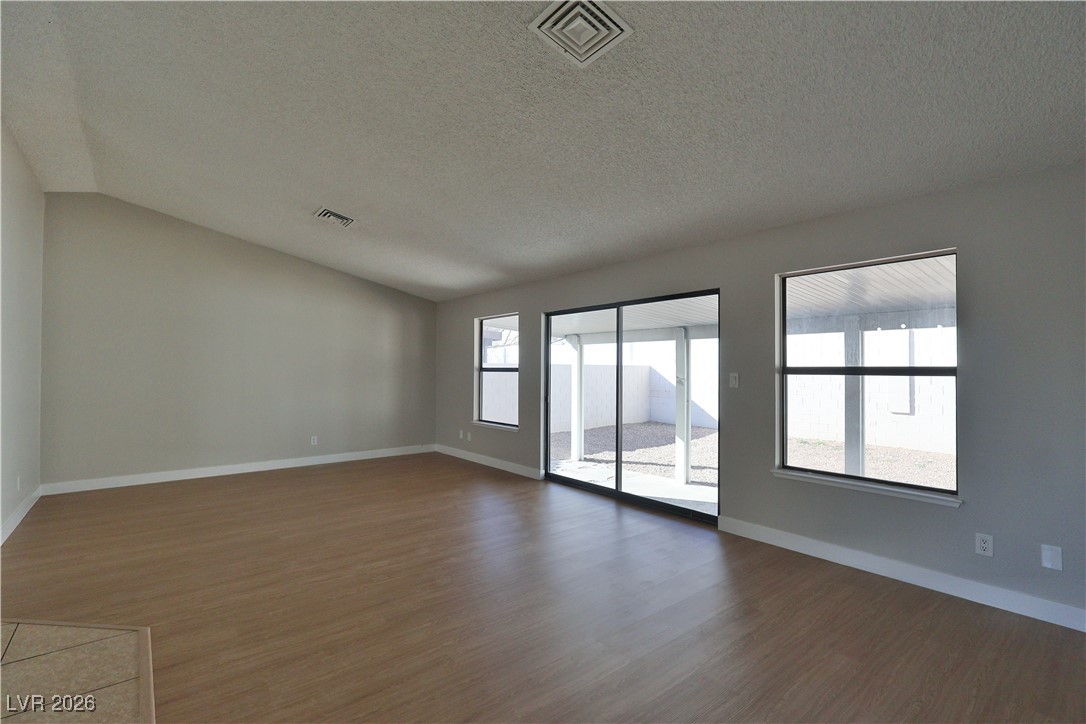 208 Roland Wiley Road Las Vegas, NV 89145 - Photo 8 of 26 Gallery Image 8
