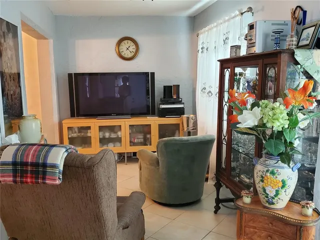 $1,800 | 403 Finchley Court, Unit B, Sun City Center, FL 33573