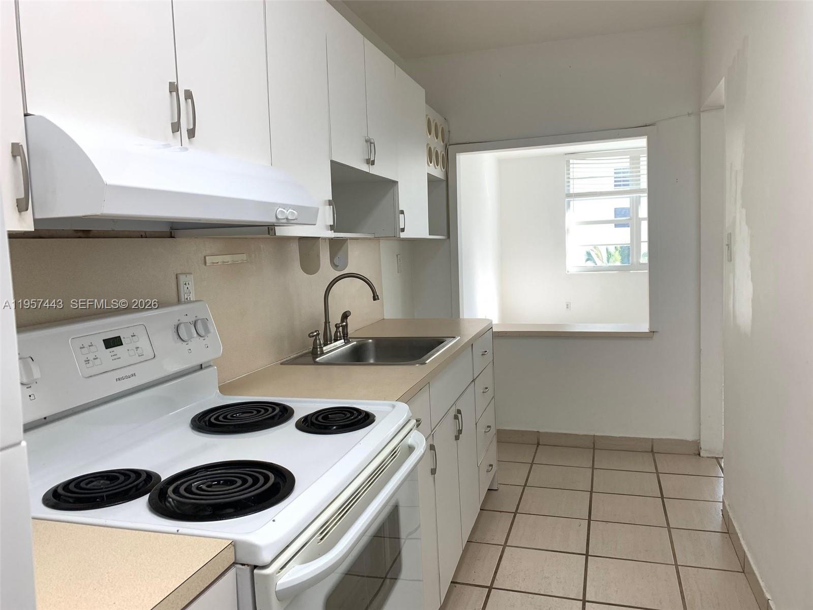 100 Lincoln Road, Unit 732 Miami Beach, FL 33139 - Photo 8 of 24 a kitchen with a microwave a stove and a refrigerator