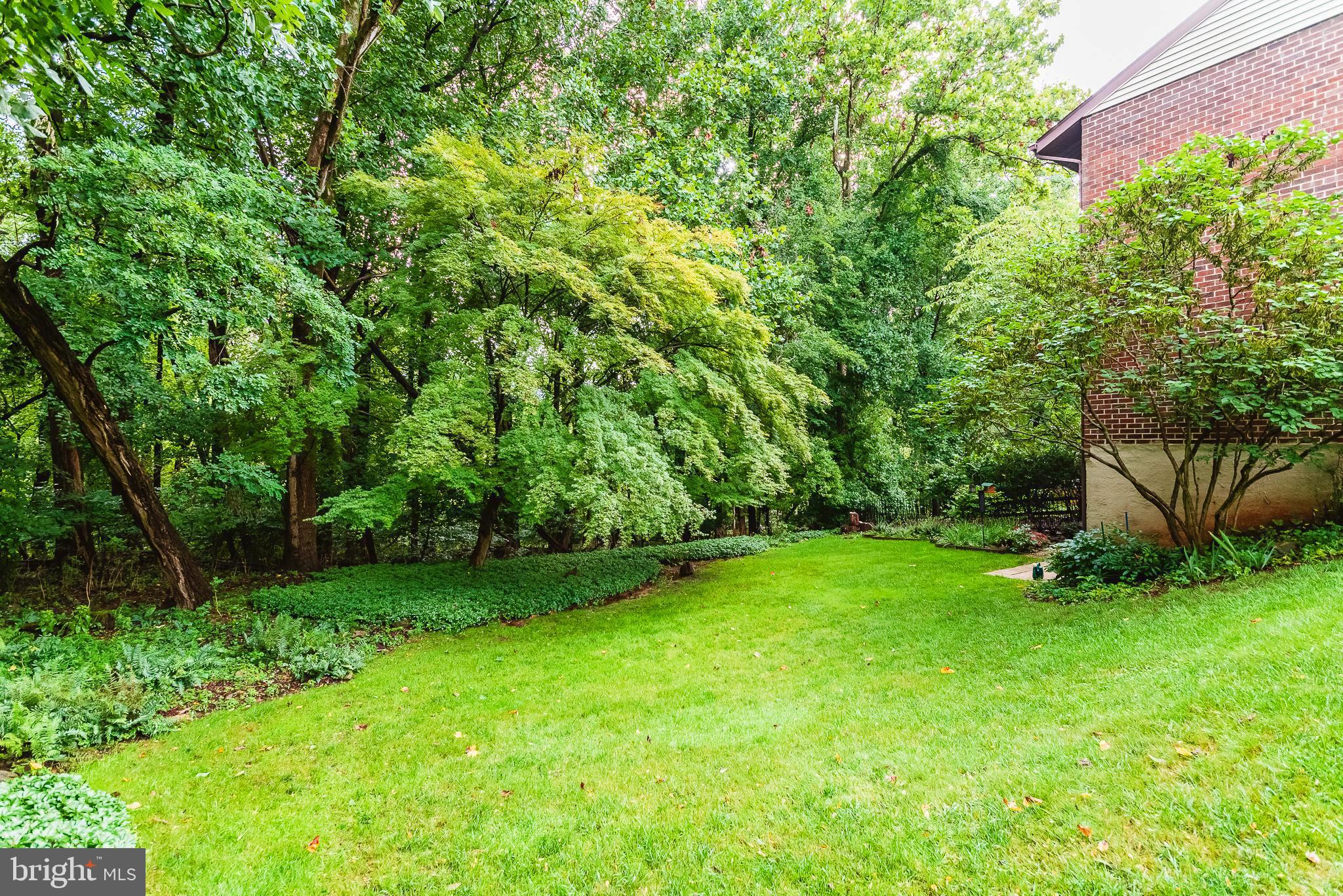 23 Strabane Court Baltimore, MD 21234 - Photo 2 of 39 PRIVATE SIDE & BACK YARD