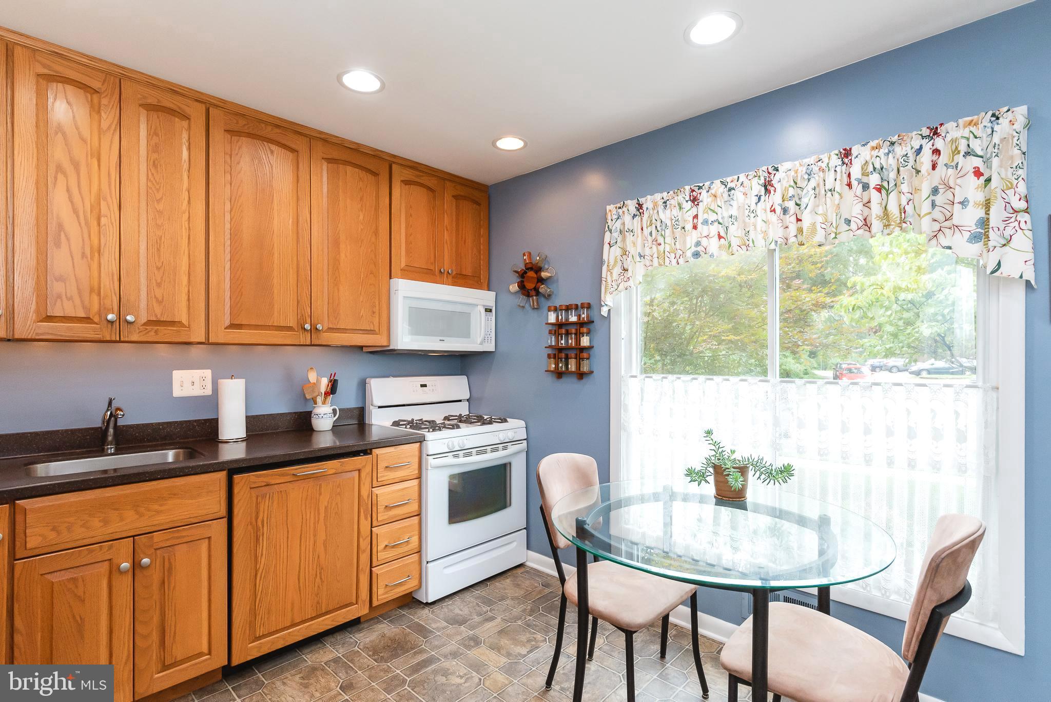 23 Strabane Court Baltimore, MD 21234 - Photo 10 of 39 BRIGHT & SUNNY