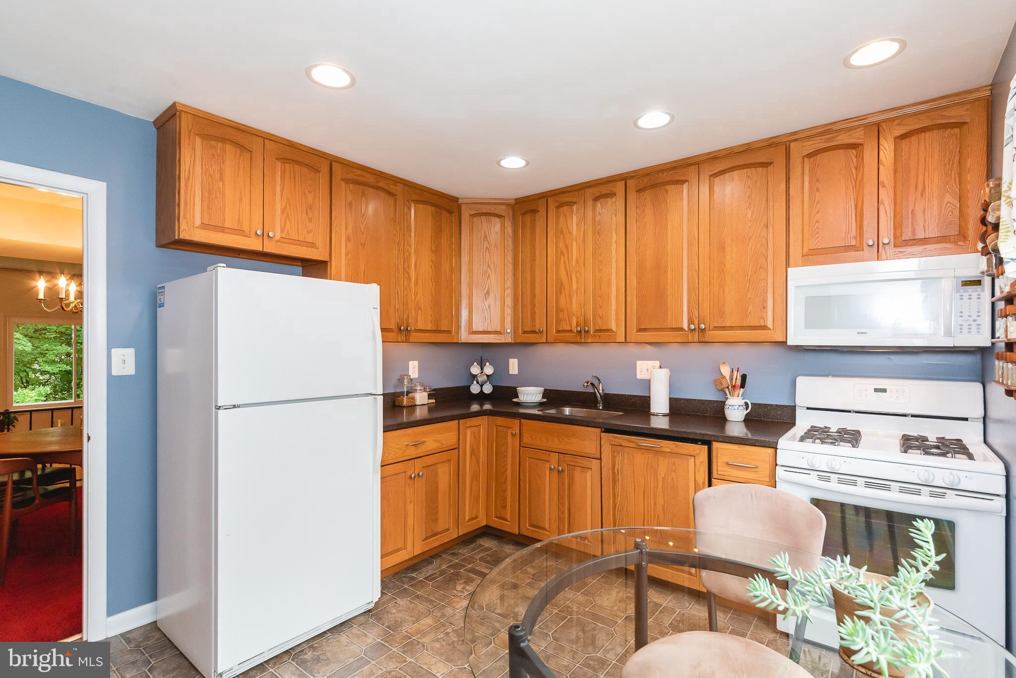 23 Strabane Court Baltimore, MD 21234 - Photo 11 of 39 TONS OF CABINETS