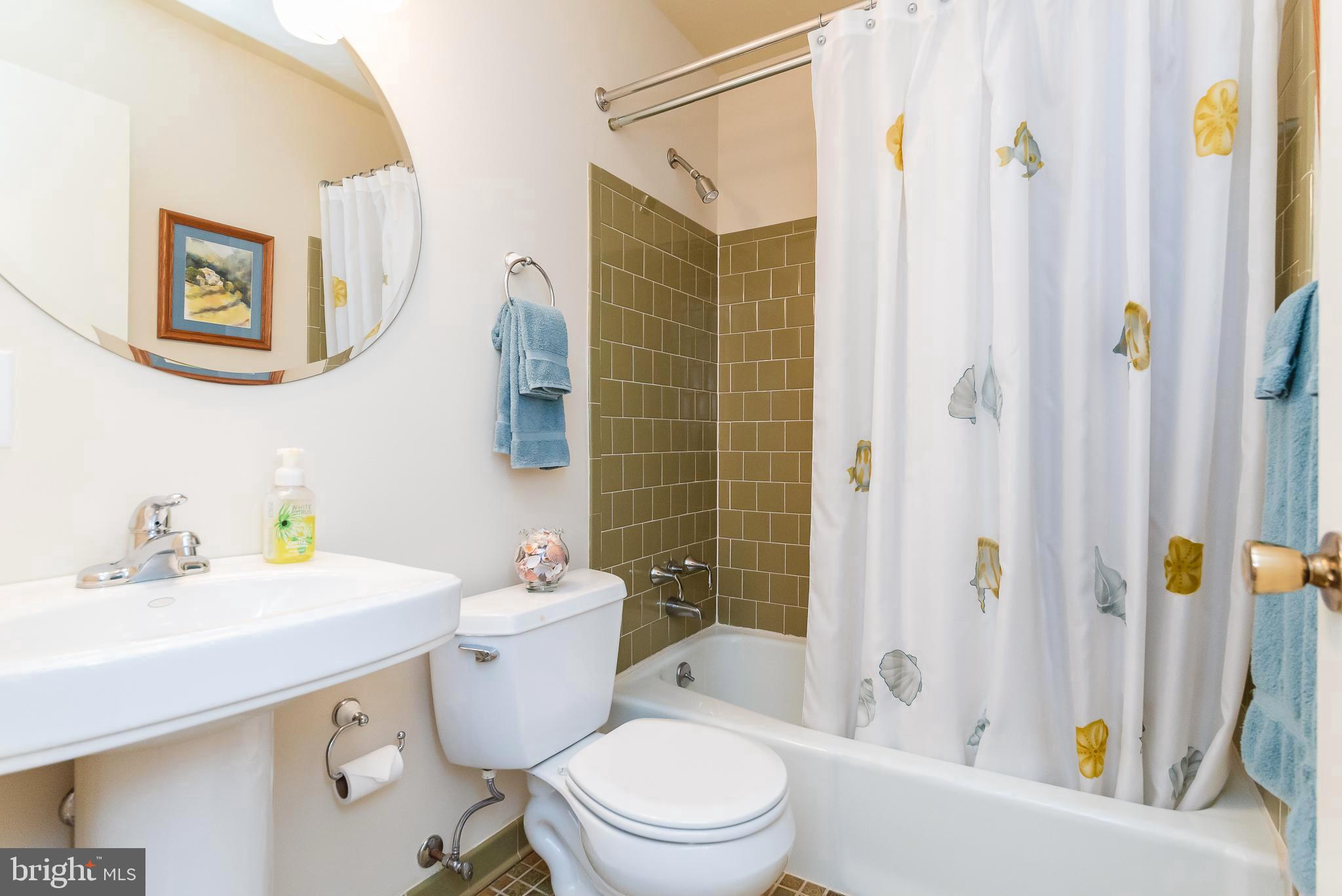 23 Strabane Court Baltimore, MD 21234 - Photo 24 of 39 FAMILY BATH/CLEAN AS A WHISTLE!
