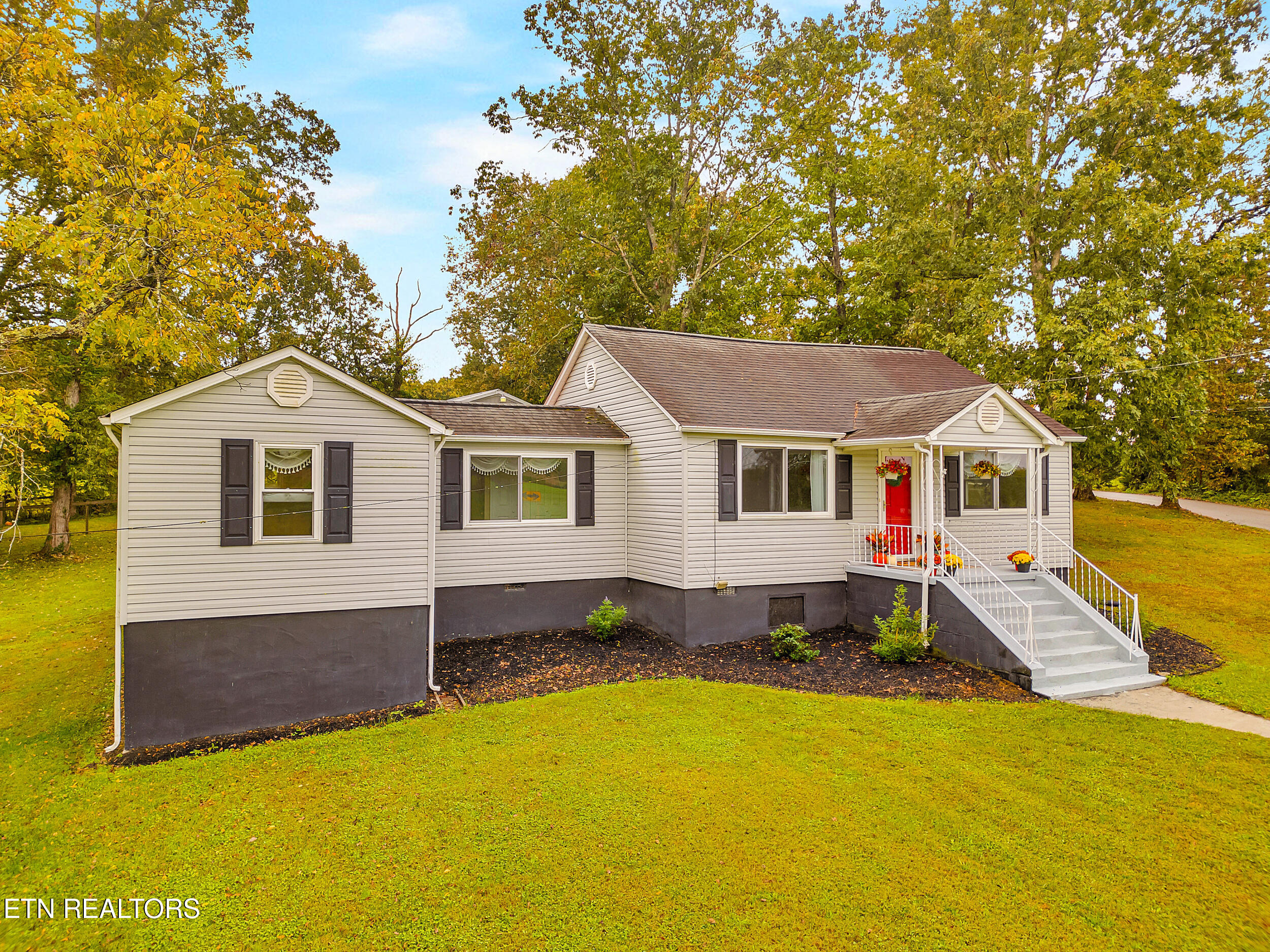 9102 Washington Pike Corryton, TN 37721 - Photo 2 of 46 2_04