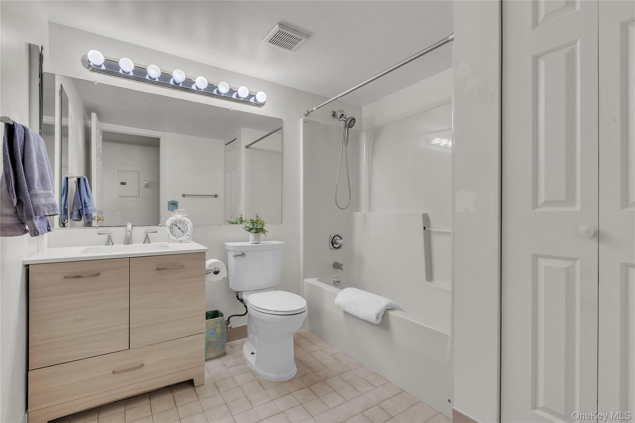 17 Bayberry Drive Peekskill, NY 10566 - Photo 19 of 31 Hall bath