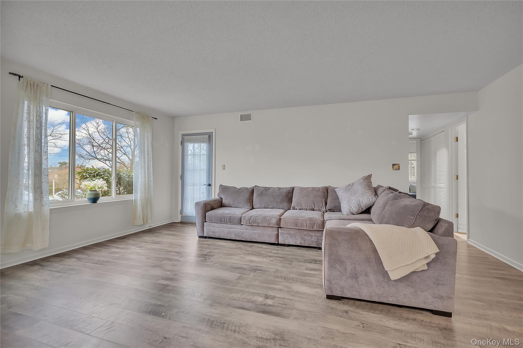17 Bayberry Drive Peekskill, NY 10566 - Photo 5 of 31