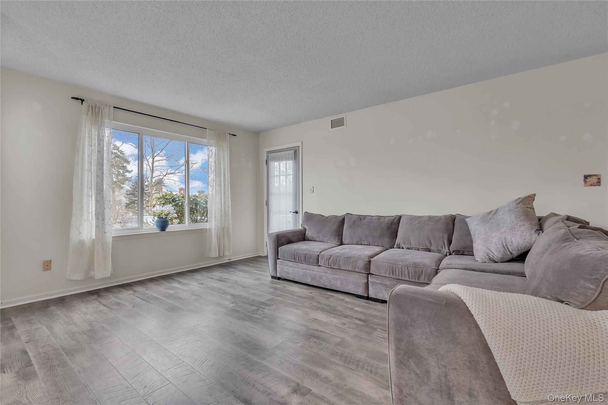 17 Bayberry Drive Peekskill, NY 10566 - Photo 6 of 31