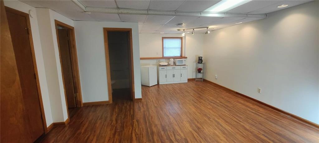 340 Farm Path Roswell, GA 30075 - Photo 19 of 21 a view of a hallway and wooden floor