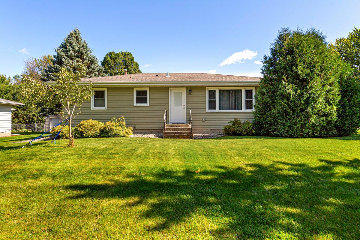 1406 Albers Path Faribault, MN 55021 - Photo 2 of 33