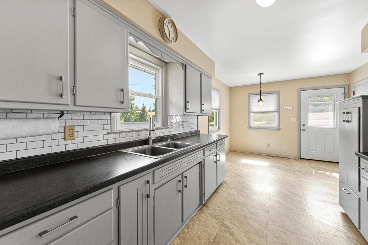 1406 Albers Path Faribault, MN 55021 - Photo 22 of 33