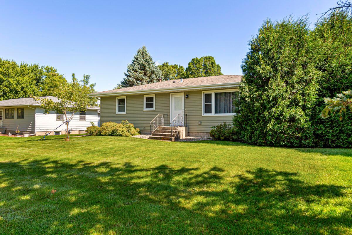 1406 Albers Path Faribault, MN 55021 - Photo 3 of 33