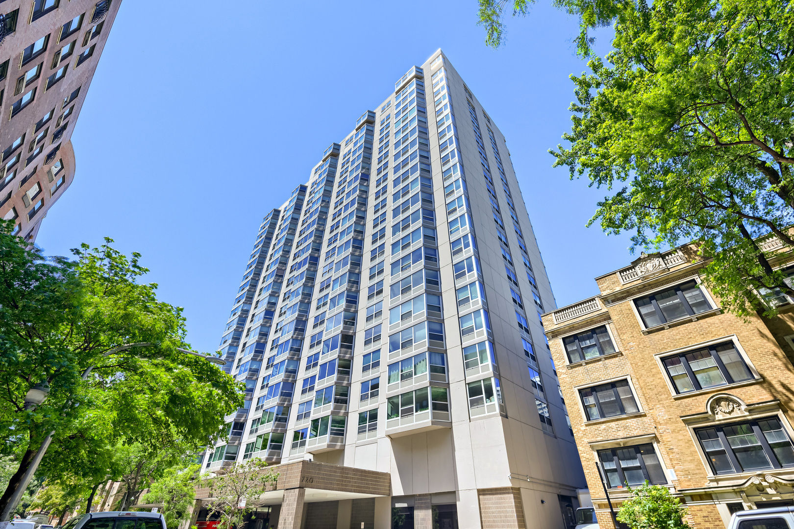 720 West Gordon Terrace, Unit 3R Chicago, IL 60613 - Photo 1 of 11