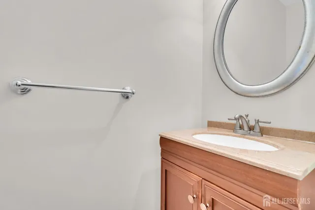 $575,000 | 21 Stone Run Road, Bedminster, NJ 07921