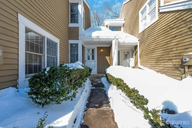 $575,000 | 21 Stone Run Road, Bedminster, NJ 07921