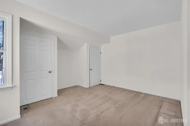 $575,000 | 21 Stone Run Road, Bedminster, NJ 07921